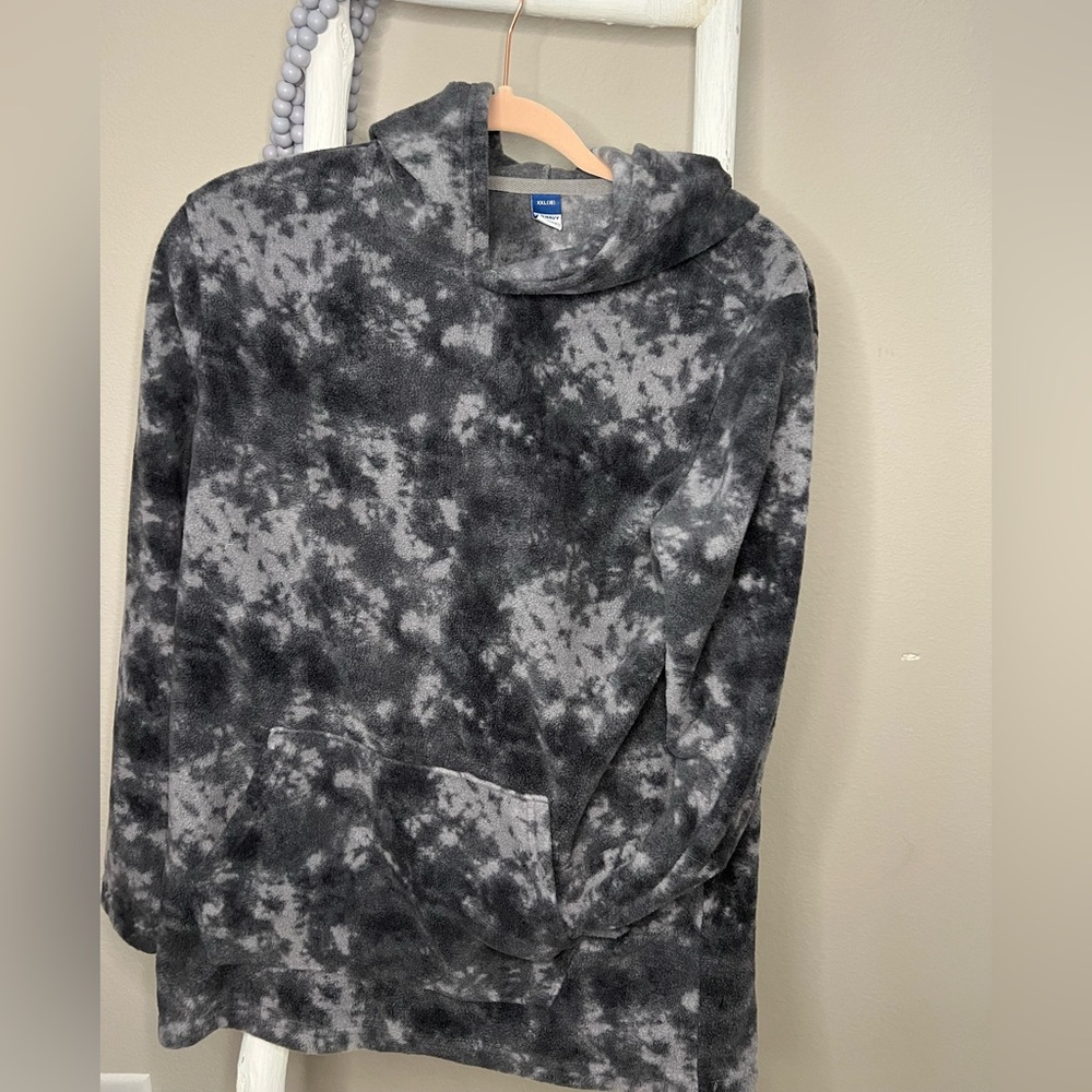 Boys or girls old navy xxl (youth) black and gray fleece.